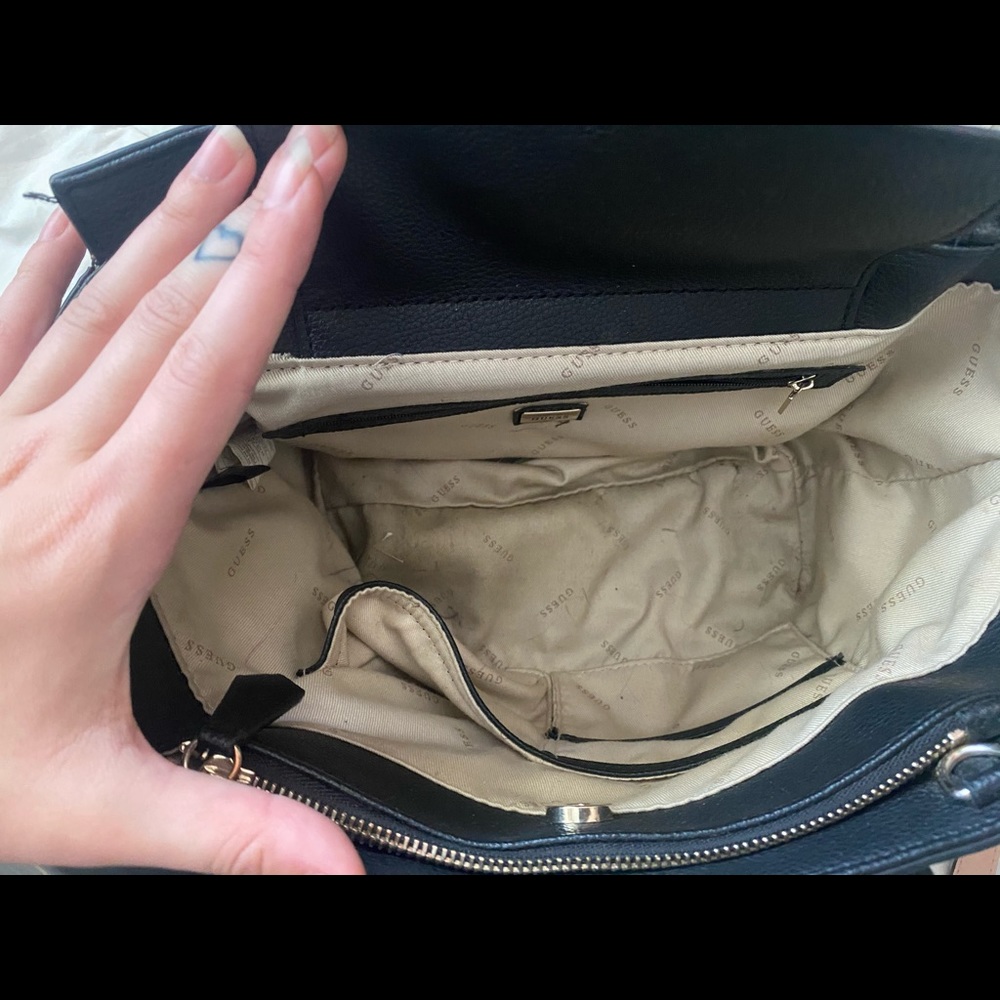 Guess purse - Picture 3 of 3